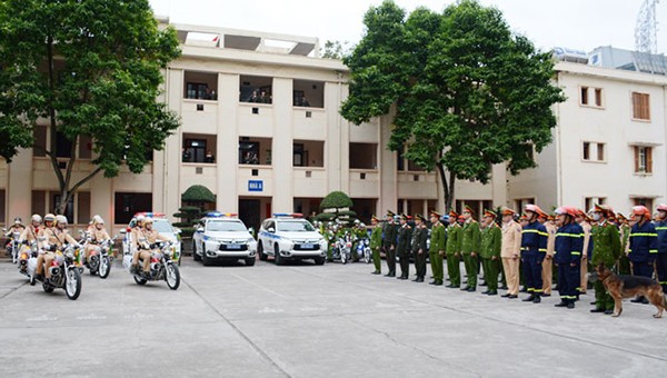 Các lực lượng công an tại lễ ra quân đợt cao điểm tấn công, trấn áp tội phạm.