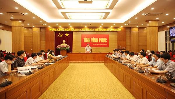 Phó Chủ tịch Thường trực UBND tỉnh Vũ Việt Văn phát biểu chỉ đạo triển khai Chương trình "Sóng và máy tính cho em”. Ảnh: Dương Chung/Báo Vĩnh Phúc