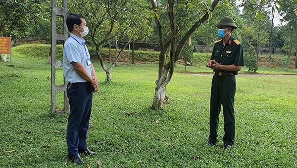 Công tác kiểm tra vệ sinh môi trường trong khu cách ly luôn được quan tâm, chú trọng để đảm bảo tốt phòng chống dịch bệnh