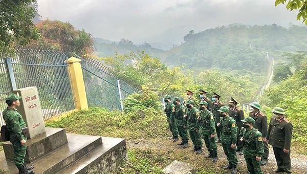 Đồn Biên phòng Thị Hoa phối hợp với Công an huyện Hạ Lang tuần tra đường biên, mốc quốc giới