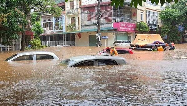 Đến sáng 24/05 nhiều tuyến đường trên địa bàn tỉnh Vĩnh Phúc trong tình trạng ngập sâu