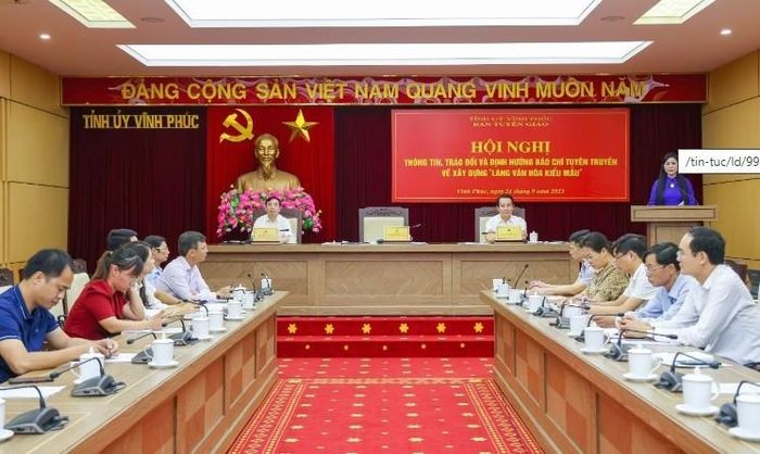 Bà Hoàng Thị Thúy Lan - Bí thư Tỉnh ủy Vĩnh Phúc phát biểu chỉ đạo Hội nghị.