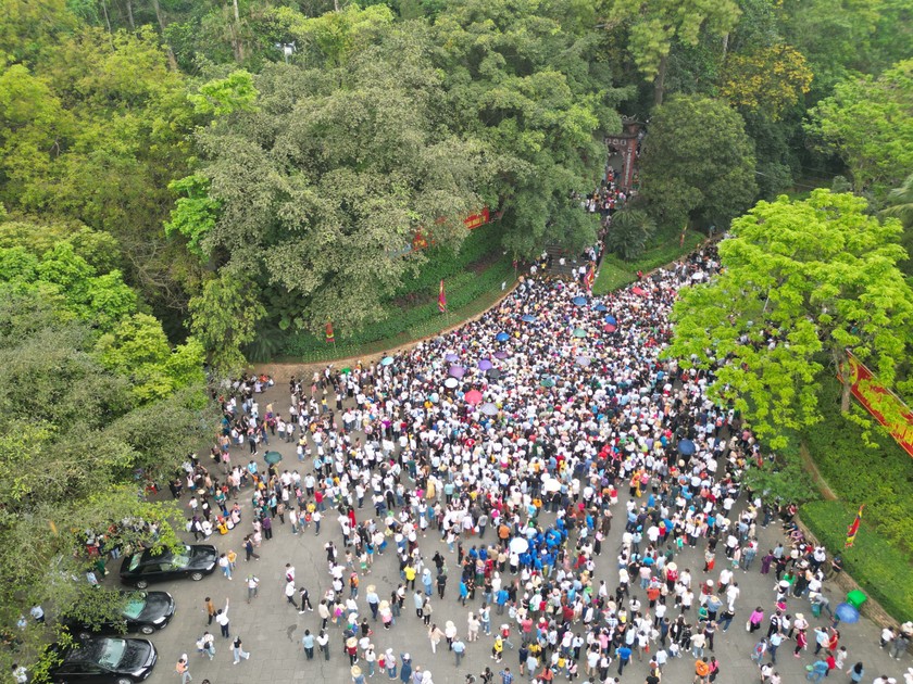 Khu di tích lịch sử đền Hùng đang là điểm đến của hàng triệu người dân và du khách trong và ngoài nước