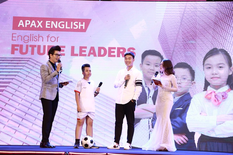 Đội trưởng U23 Lương Xuân Trường giao lưu cùng học sinh của Apax English