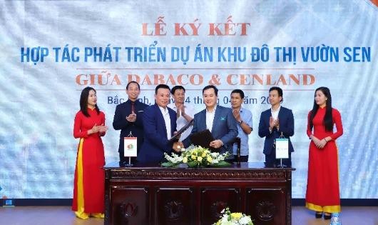 Đại diện DabacoGroup và CenLand ký kết hợp tác phát triển dự án khu đô thị Vườn Sen 
