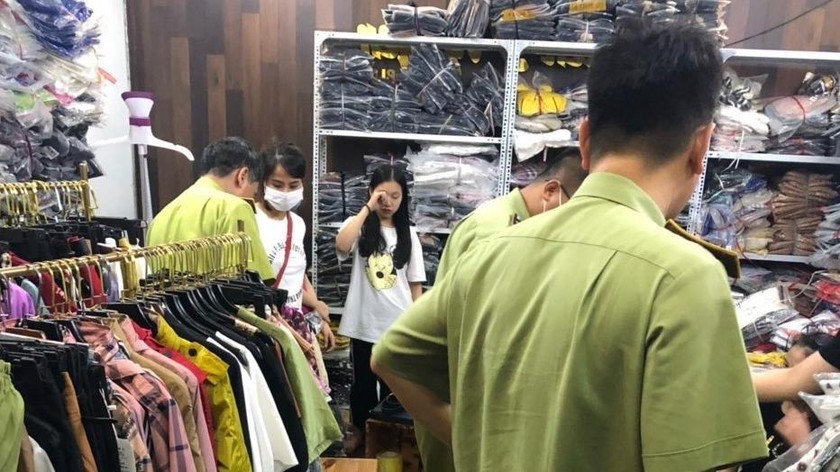 Đoàn kiểm tra đã tạm giữ toàn bộ số hàng hóa trên để tiếp tục xác minh làm rõ và xử lý theo quy định.