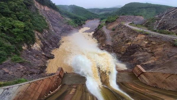 Bộ Công Thương yêu cầu thuỷ điện Thượng Nhật dừng ngay việc tích nước.