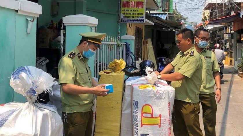 Lực lượng chức năng tạm giữ toàn bộ số hàng để xác minh, xử lý theo quy định.