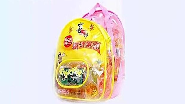 Kẹo thạch sữa trái cây (XZL Milk Fruit Jelly School Bags) chứa phụ gia thực phẩm có nguy cơ gây nghẹt thở vật lý khi sử dụng.