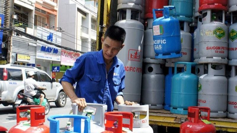 Giá gas giảm là tín hiệu tích cực cho người tiêu dùng trong bối cảnh giá tiêu dùng tăng cao.