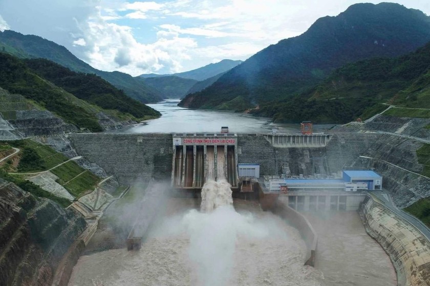 Các hồ thủy điện đang tăng cường phát điện, sử dụng nước hiệu quả, tránh xả thừa.