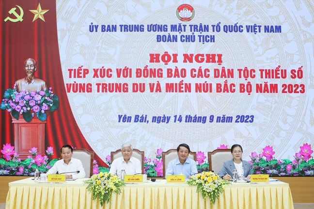 Các đồng chí chủ trì Hội nghị. (Ảnh: Quang Vinh). 