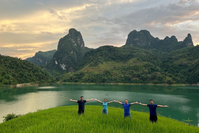 Vịnh Pá Khôm (xã Pha Mu, huyện Than Uyên, Lai Châu) đẹp như bức tranh sơn thuỷ hữu tình giữa đại ngàn Tây Bắc.