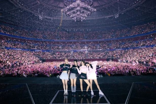 Mạng xã hội bùng nổ trước thông tin BlackPink tổ chức concert tại Việt Nam.