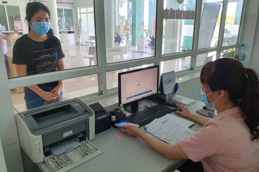 Quét hình ảnh thẻ BHYT trên VssID khi đi KCB tạo thuận lợi cho người dân.