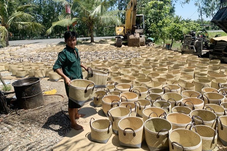 Sản phẩm khởi nghiệp xanh từ cỏ bàng của người dân Kiên Giang. (Ảnh: Báo Kiên Giang)