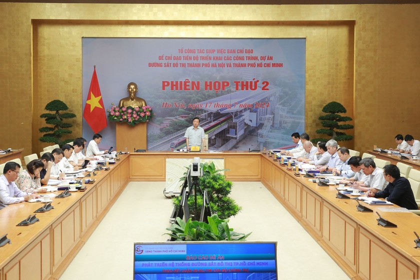 Phó Thủ tướng Trần Hồng Hà yêu cầu quy hoạch đường sắt đô thị phải có tầm nhìn trăm năm. (Ảnh: VGP).