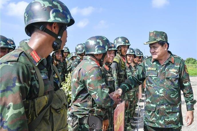 Trung tướng Nguyễn Xuân Dắt gặp gỡ, động viên cán bộ, chiến sĩ Tiểu đoàn 6, Trung đoàn 20, Sư đoàn 330, Quân khu 9.