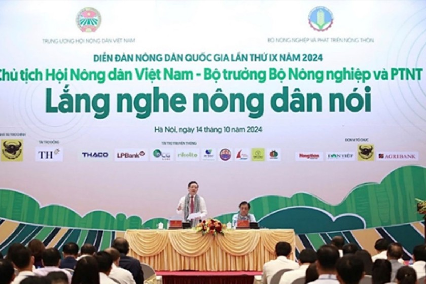 Bộ trưởng Bộ NN&PTNT Lê Minh Hoan (người ngồi bên phải) và Chủ tịch Hội Nông dân Việt Nam Lương Quốc Đoàn chủ trì Diễn đàn. (Ảnh: Gia Hồng)