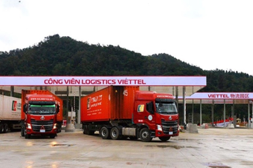 Những xe hàng đầu tiên vào Công viên Logistics Viettel.