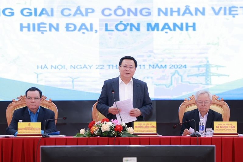 GS.TS Nguyễn Xuân Thắng phát biểu tại Hội thảo “Xây dựng giai cấp công nhân Việt Nam hiện đại, lớn mạnh” do Tổng Liên đoàn Lao động Việt Nam phối hợp Học viện Chính trị Quốc gia Hồ Chí Minh tổ chức. (Ảnh: PV)