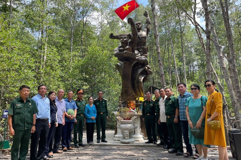 Nhiều cựu chiến binh về thăm Rừng Sác, tri ân những người đồng đội đã chiến đấu, hi sinh tại Rừng Sác.