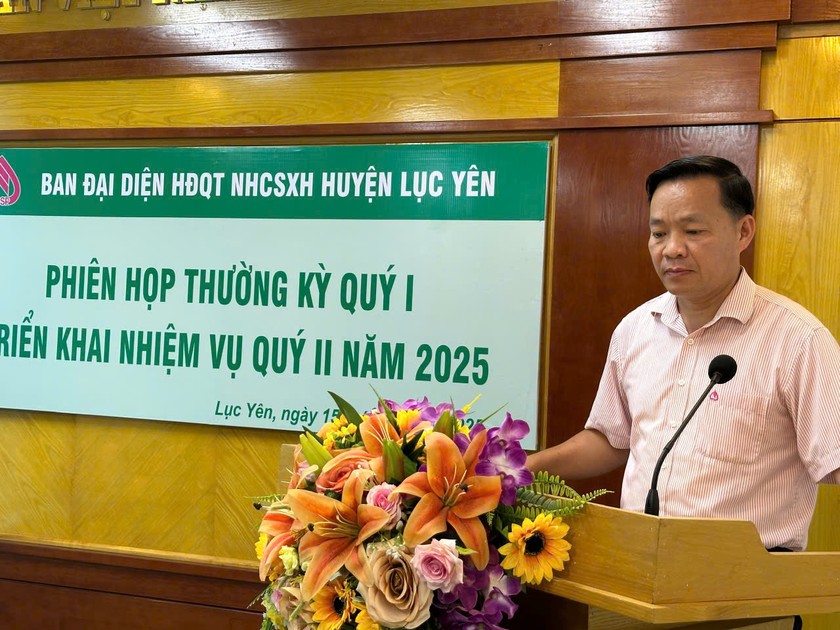 Giám đốc NHCSXH huyện Lục Yên - ông Dương Quốc Tuấn.