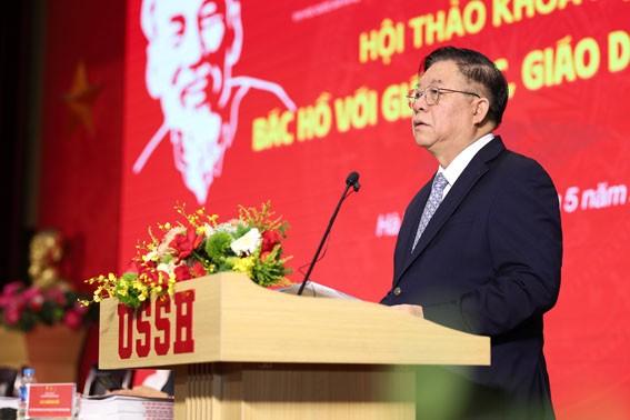 Trưởng Ban Tuyên giáo và Dân vận Trung ương Nguyễn Trọng Nghĩa phát biểu tại Hội thảo. (Ảnh: ĐHQGHN).