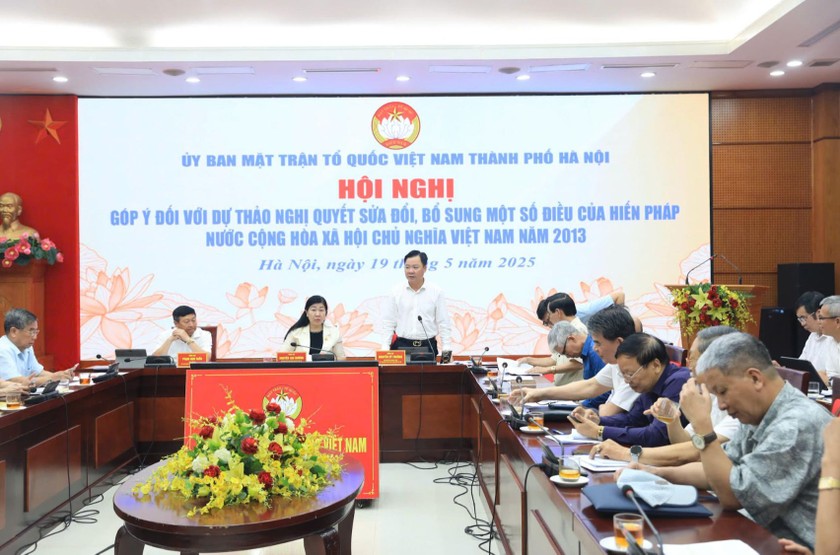 Ủy ban MTTQ Việt Nam TP Hà Nội tổ chức góp ý dự thảo Nghị quyết sửa đổi, bổ sung một số điều của Hiến pháp năm 2013. (Ảnh: PV).