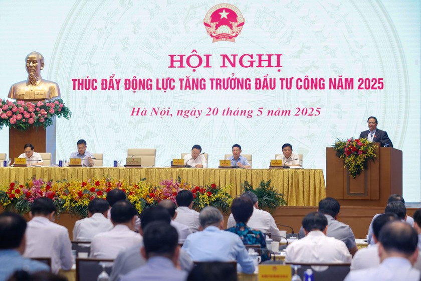 Thủ tướng Phạm Minh Chính chủ trì Hội nghị thúc đẩy động lực tăng trưởng đầu tư công năm 2025. (Ảnh: VGP)