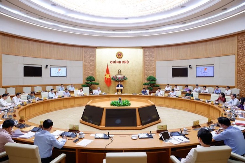 Thủ tướng Phạm Minh Chính lưu ý, cần ưu tiên nguồn lực và có chế độ, chính sách đặc thù, vượt trội cho công tác xây dựng và thi hành pháp luật. (Ảnh: VGP)