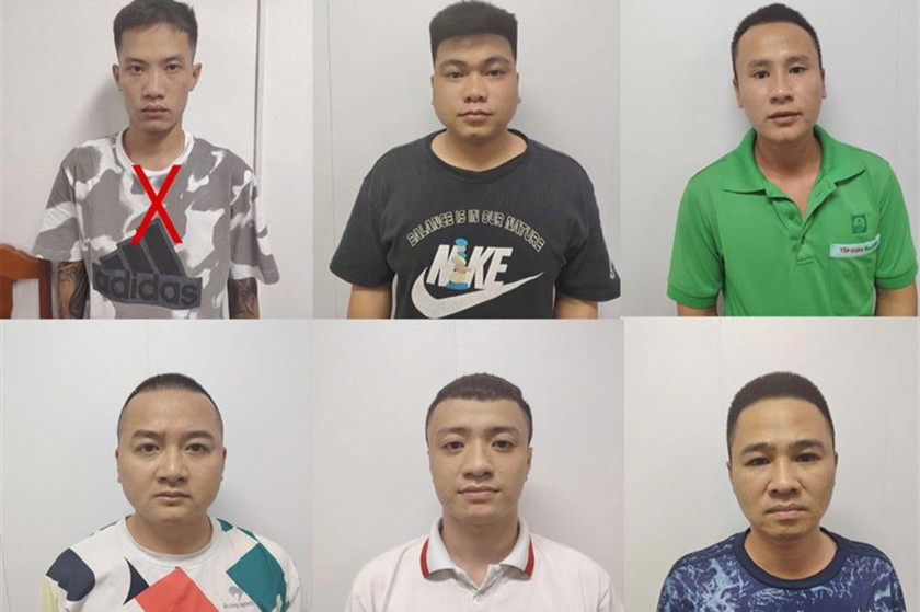 Đối tượng cầm đầu Nguyễn Hữu Phi (đánh dấu X) và các đối tượng trong đường dây đánh bạc.