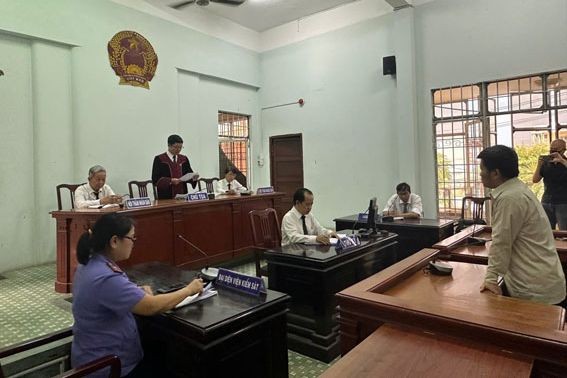 Ngày 23/4/2025, Tòa án nhân dân huyện Hóc Môn đã tuyên phạt đối tượng Trương Văn Tuấn 10 năm 6 tháng tù về hành vi nuôi nhốt trái phép các loài ĐVHD nguy cấp, quý hiếm. (Nguồn: ENV)