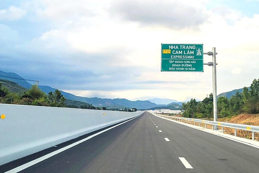 Cao tốc Nha Trang - Cam Lâm do Sơn Hải - một doanh nghiệp xây dựng tư nhân đầu tư và xây dựng theo hình thức PPP, trị giá hơn 4.300 tỷ đồng.