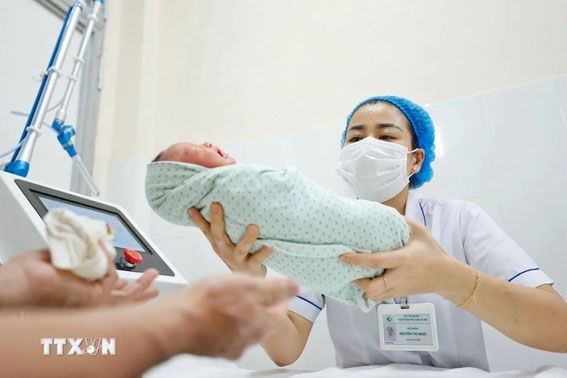 Khuyến khích sinh con rất cần chính sách toàn diện và dài hạn. (Ảnh minh họa - Nguồn: TTXVN)