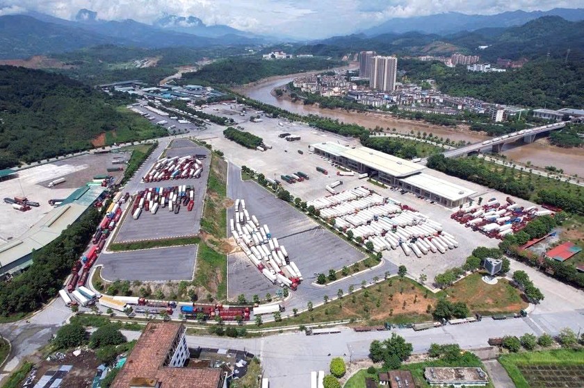 Lợi thế địa kinh tế đã giúp khu kinh tế cửa khẩu Lào Cai phát triển nhanh, hướng tới trở thành trung tâm logistics kết nối Việt Nam - ASEAN - Trung Quốc.