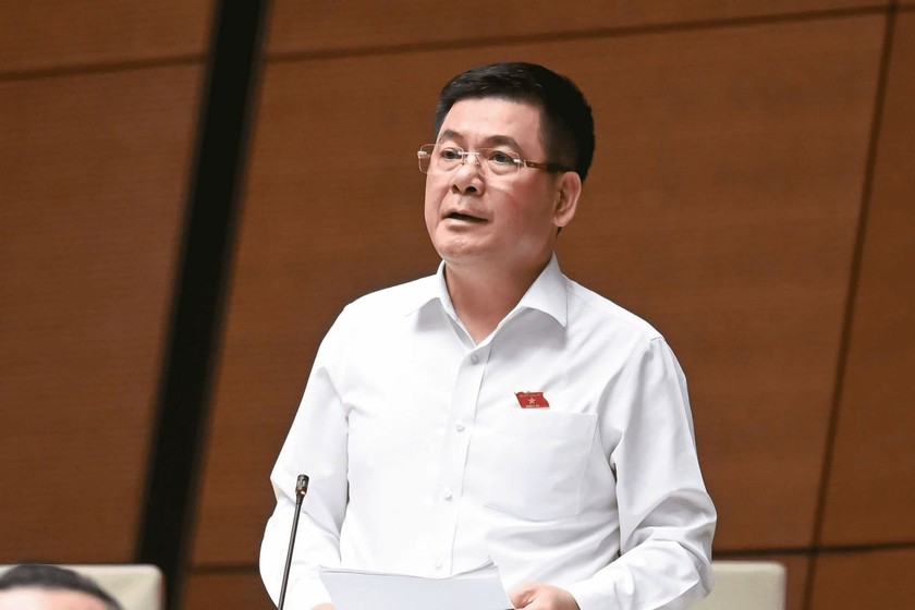 Bộ trưởng Bộ Công Thương Nguyễn Hồng Diên giải trình các nhóm vấn đề được đại biểu Quốc hội quan tâm.