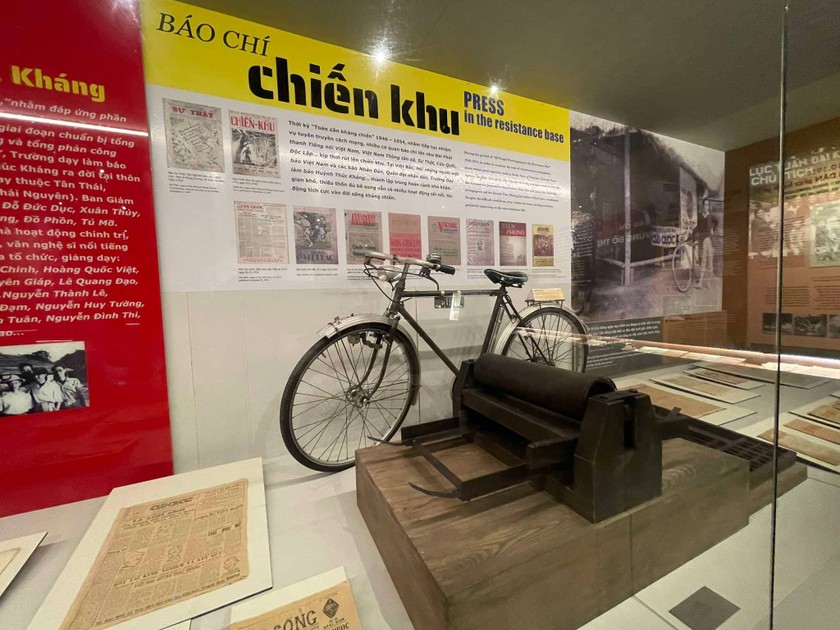 Báo chí chiến khu - Trưng bày tại Bảo tàng Báo chí Việt Nam. (Ảnh: T.N)