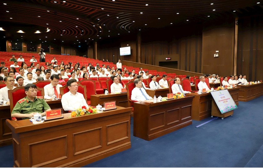 Lãnh đạo và Thành viên Hội đồng Thẩm phán TANDTC và đại biểu các tham dự.