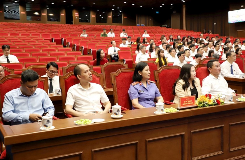 Đại diện lãnh đạo các cơ quan thông tấn, báo chí tham dự buổi gặp mặt.