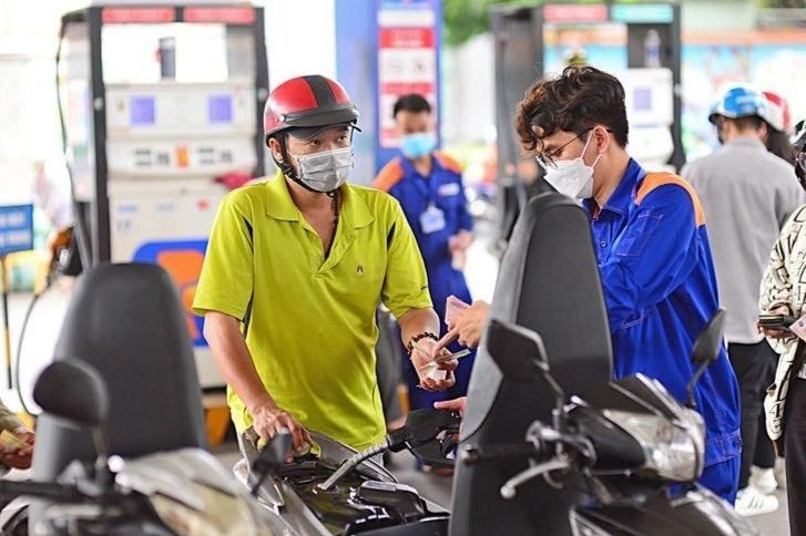 Giá xăng ngày mai dự báo tiếp tục tăng (Ảnh minh hoạ).