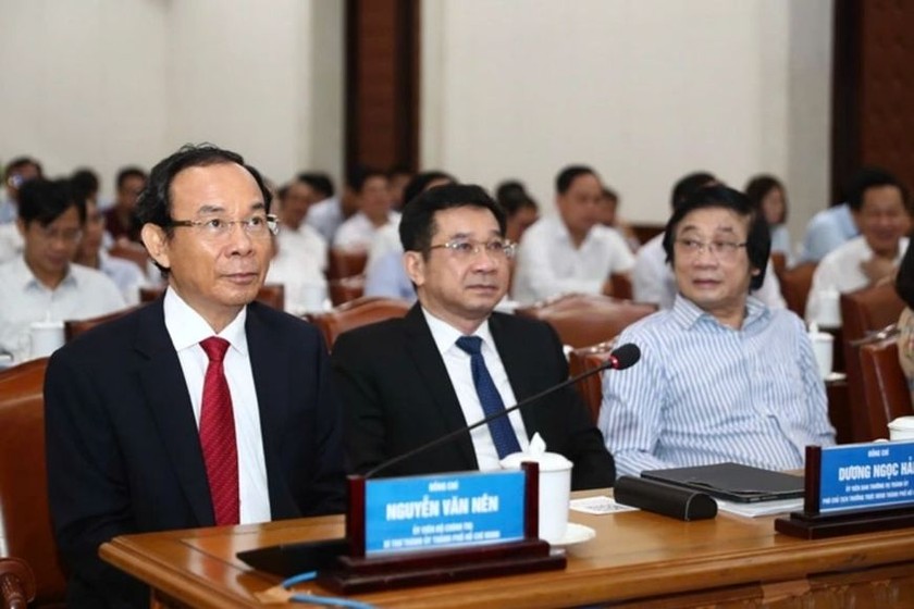 Bí thư Thành ủy TP Hồ Chí Minh Nguyễn Văn Nên điều hành và chỉ đạo Hội nghị. (Ảnh: QĐND)