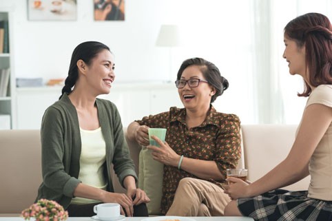 Cần áp dụng công nghệ một cách thông minh, tránh bị lạm dụng, phụ thuộc dẫn đến mất kết nối tình cảm với chính người thân của mình. (Ảnh minh họa - Nguồn: Prudential)
