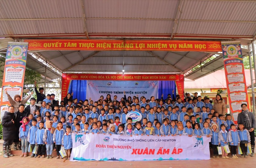 Chương trình thiện nguyện Xuân Ấm Áp có sự đồng hành của đông đảo thầy cô giáo, quý cha mẹ học sinh và các con học sinh. 