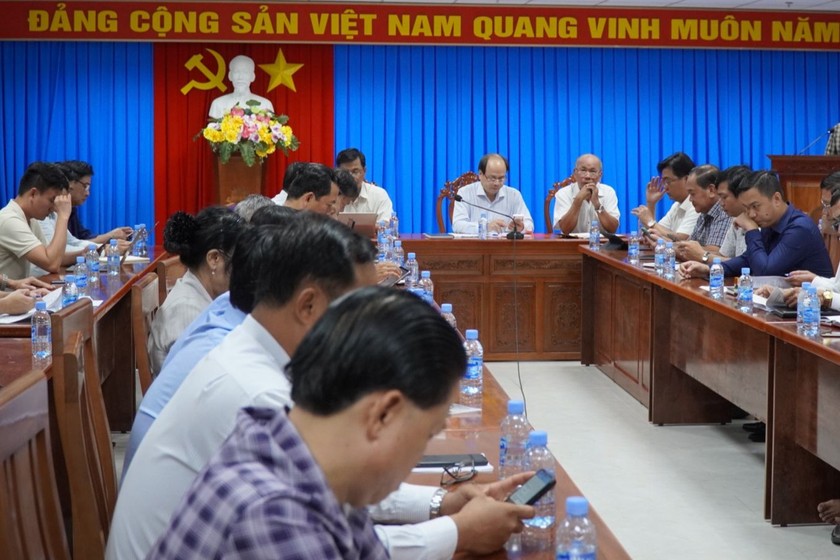 Ông Trần Văn Dũng, Giám đốc Sở Thông tin và Truyền thông tỉnh chủ trì Hội nghị. Ảnh: Kim Ngân