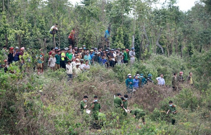 Tiếp tục tìm kiếm phần thi thể của nữ tiểu thương bị chặt xác vứt trên dòng suối