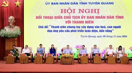 Các lãnh đạo tỉnh Tuyên Quang đối thoại cùng Thanh niên tỉnh. 