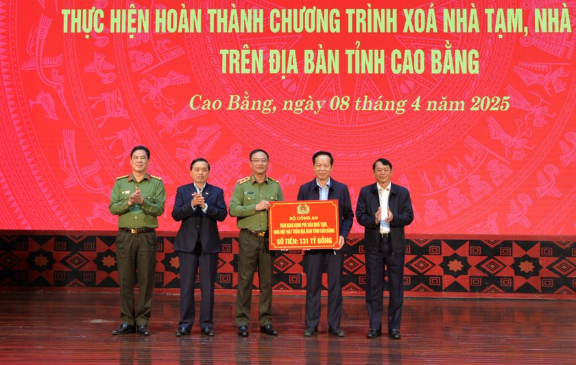 Bộ Công an hỗ trợ 131 tỷ đồng cho tỉnh Cao Bằng xóa nhà tạm, nhà dột nát . 