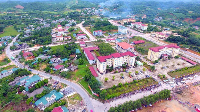 Trụ sở UBND huyện Yên Sơn nhìn từ trên cao (Ảnh: Lê Hanh)