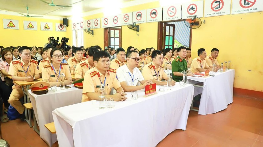 Các đại biểu tham dự tại lễ khai mạc